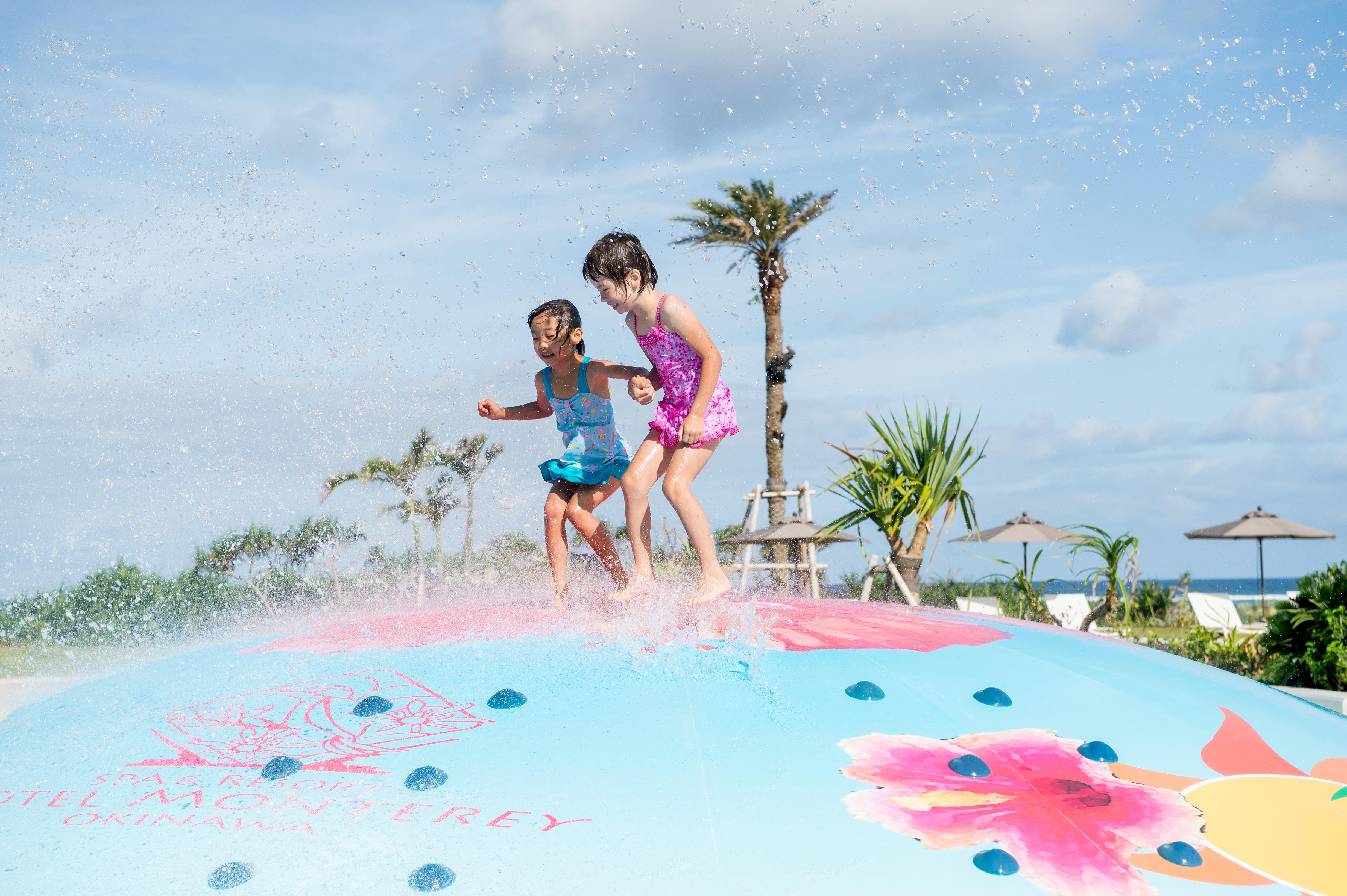 Hotel Monterey Okinawa Spa&Resort Onna Exterior foto Splash Island