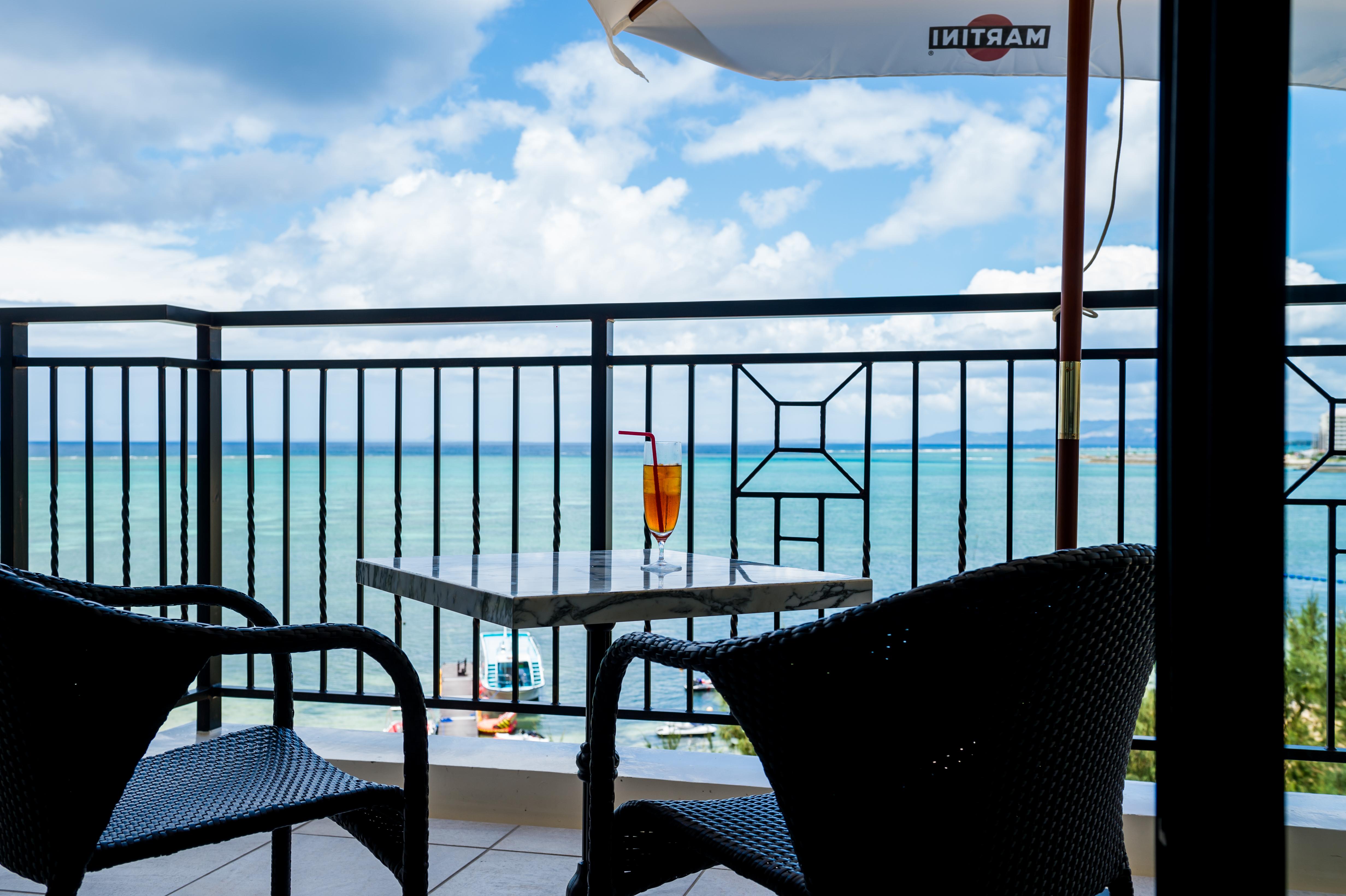 Hotel Monterey Okinawa Spa&Resort Onna Exterior foto View from the balcony of a hotel room