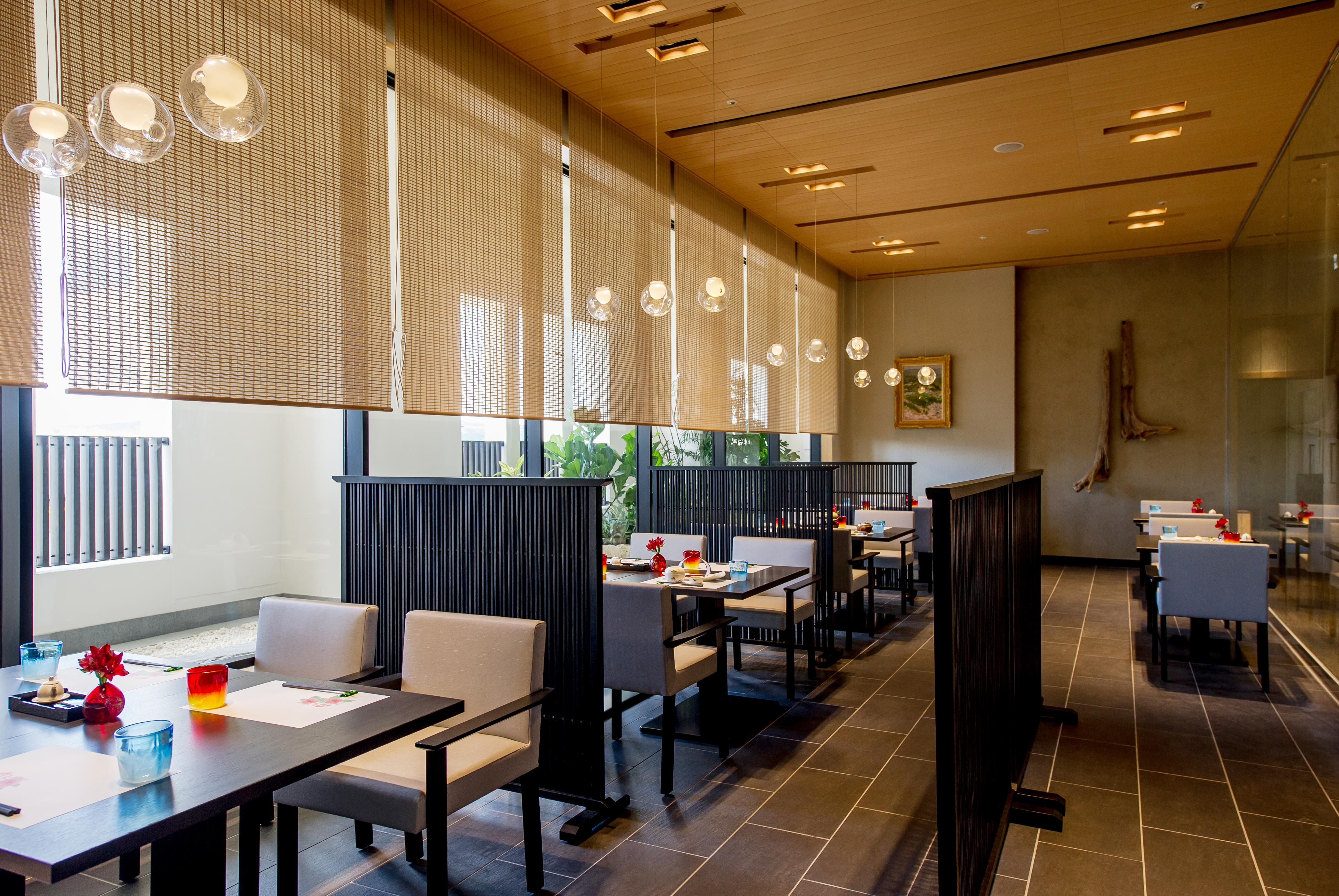 Hotel Monterey Okinawa Spa&Resort Onna Exterior foto Interior of a restaurant in Japan