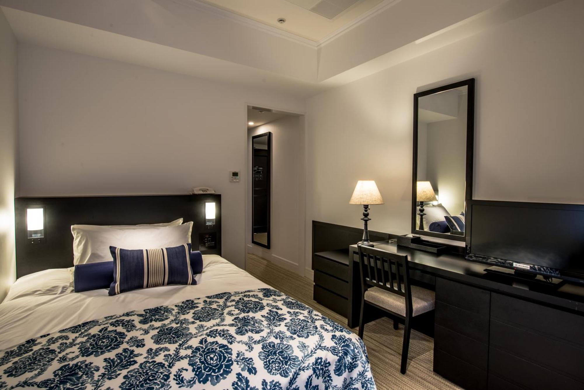 Hotel Monterey Okinawa Spa&Resort Onna Exterior foto A bedroom at the hotel