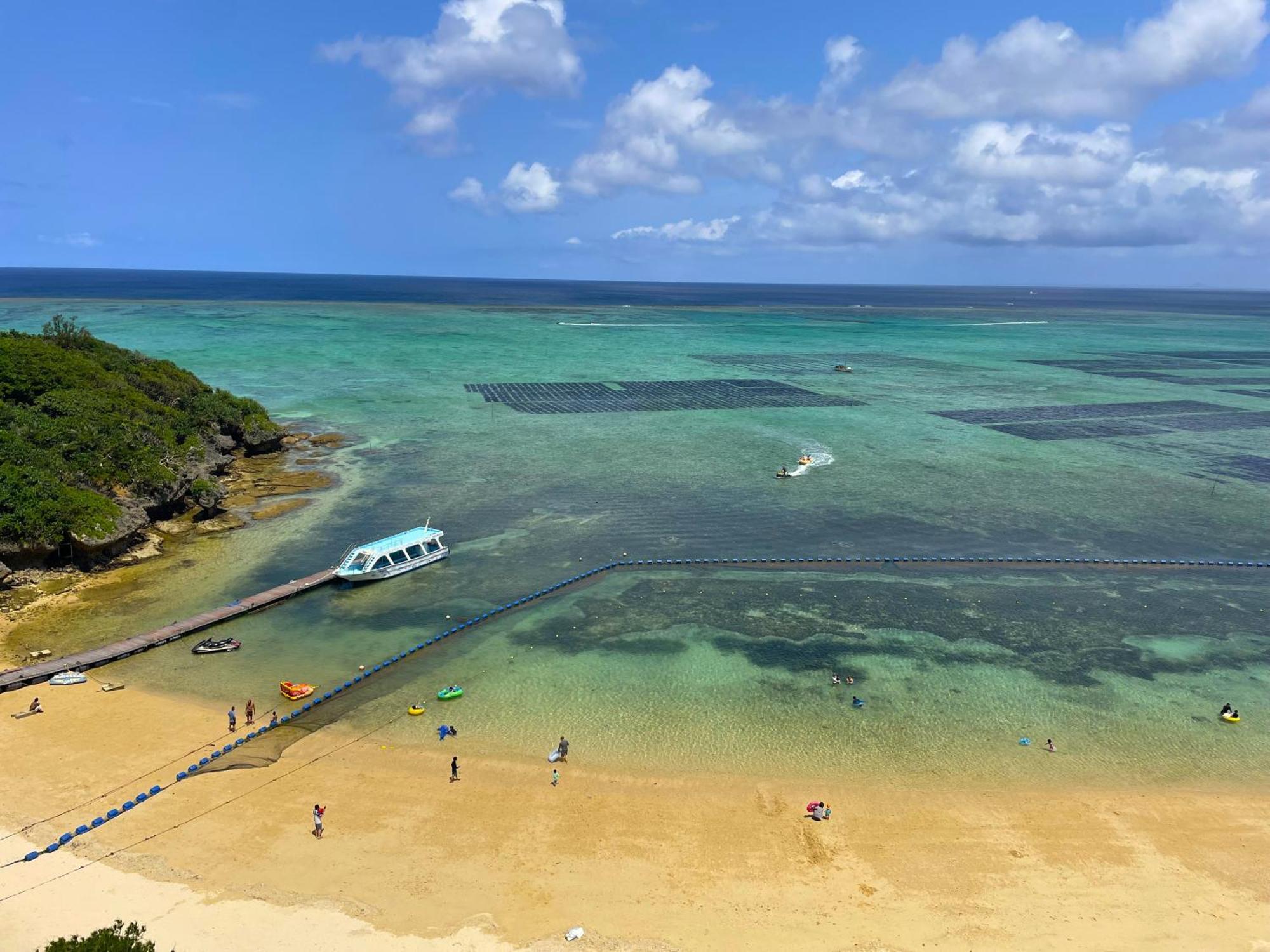 Hotel Monterey Okinawa Spa&Resort Onna Exterior foto View of the beach at the southern end of the island
