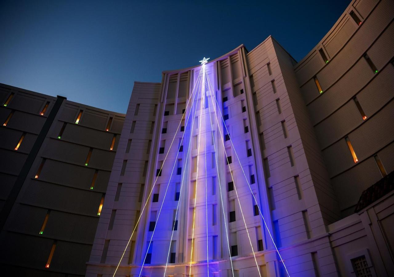Hotel Monterey Okinawa Spa&Resort Onna Exterior foto The 2012 Christmas tree at the University of Texas MD Anderson Cancer Center