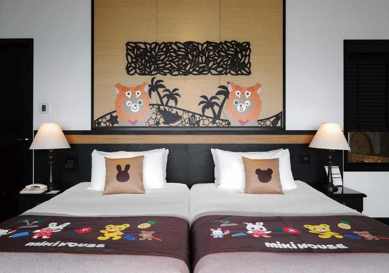 Hotel Monterey Okinawa Spa&Resort Onna Exterior foto A room at the hotel