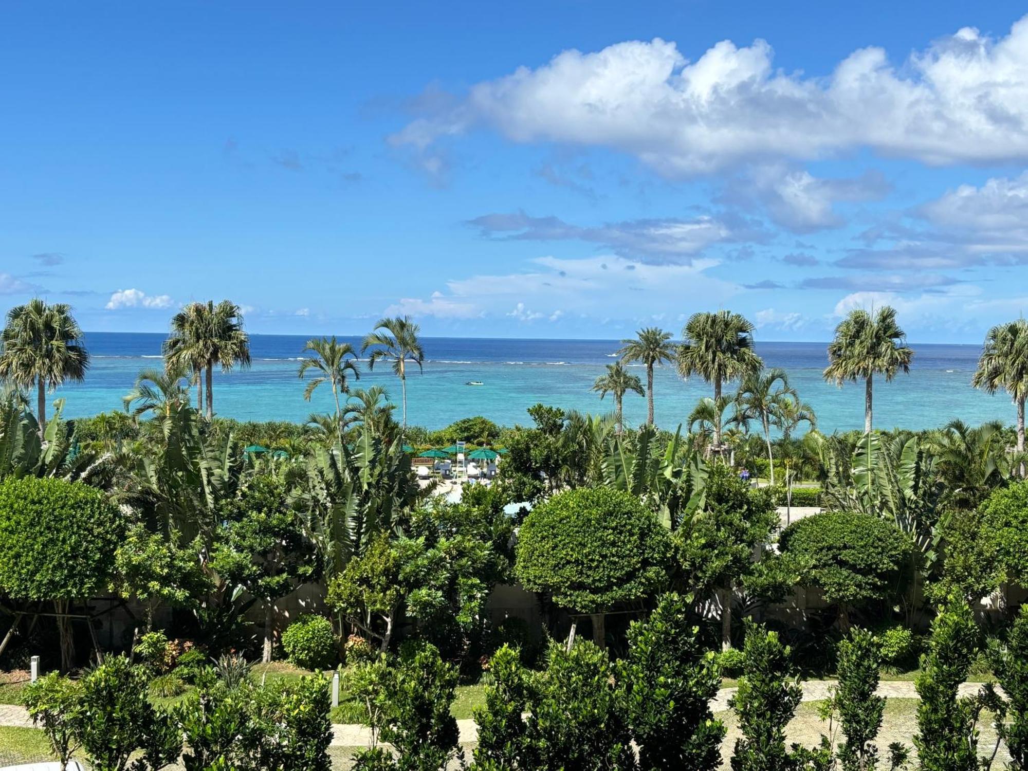 Hotel Monterey Okinawa Spa&Resort Onna Exterior foto View of the sea from the hotel