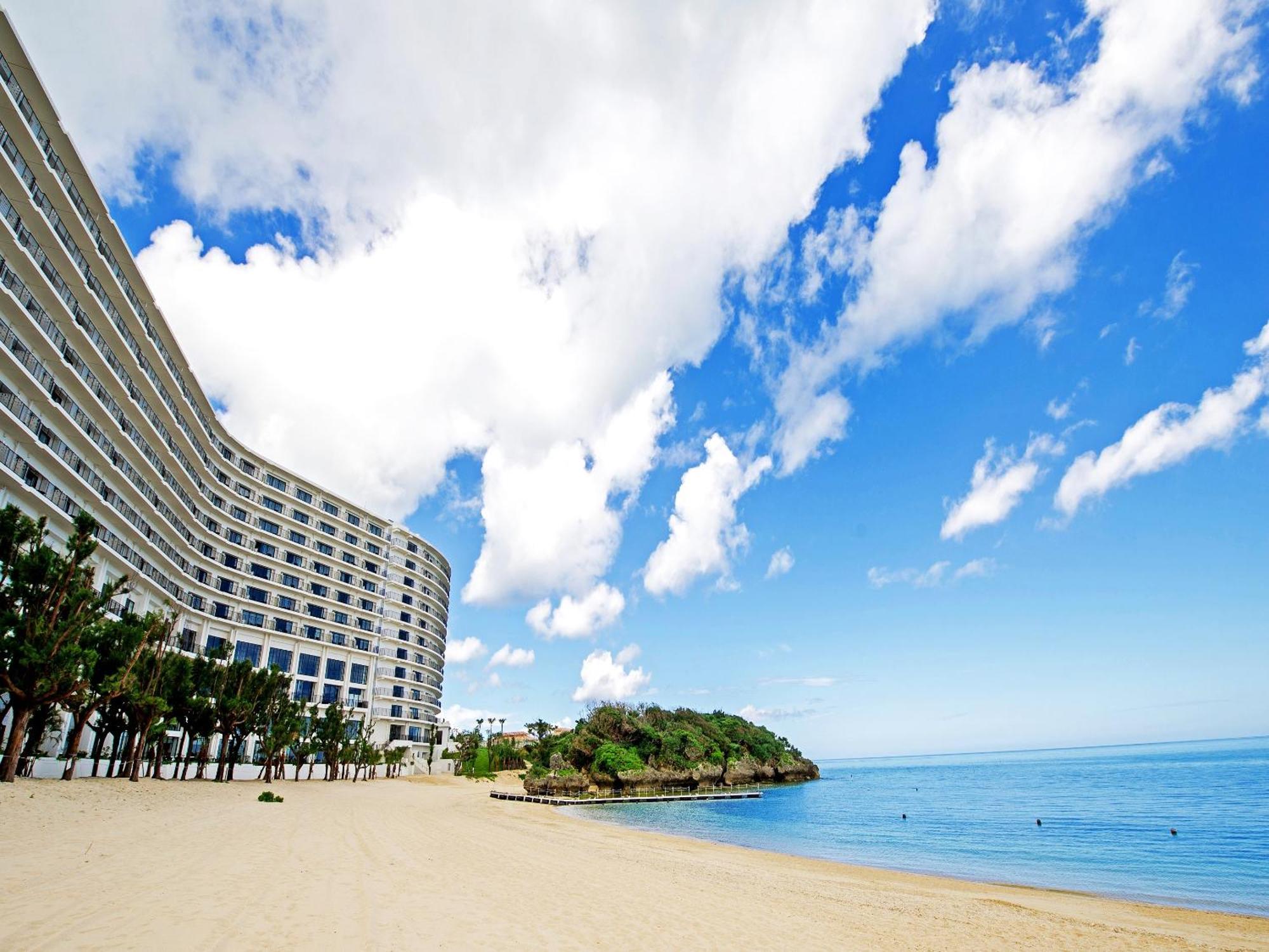 Hotel Monterey Okinawa Spa&Resort Onna Exterior foto Beach in Izu