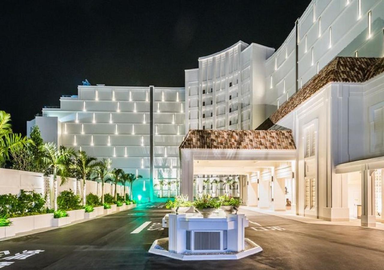 Hotel Monterey Okinawa Spa&Resort Onna Exterior foto The hotel's entrance